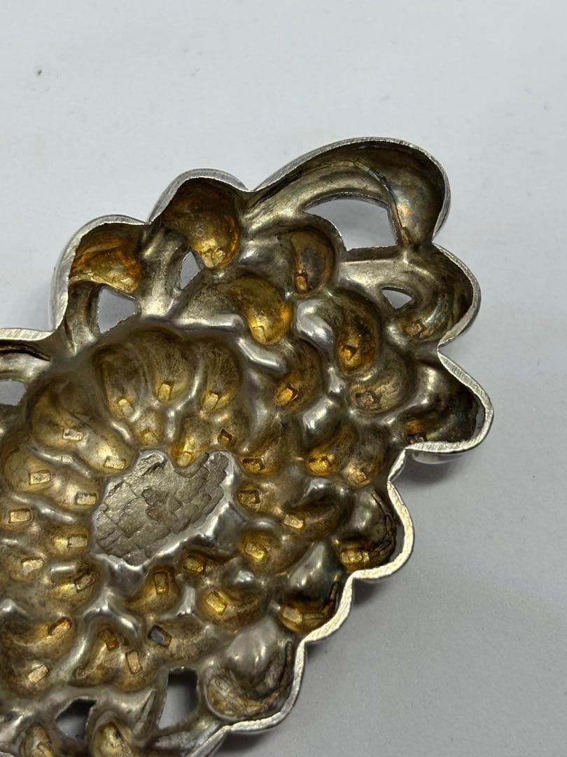 菊　彫金　金工　アンティーク　不明