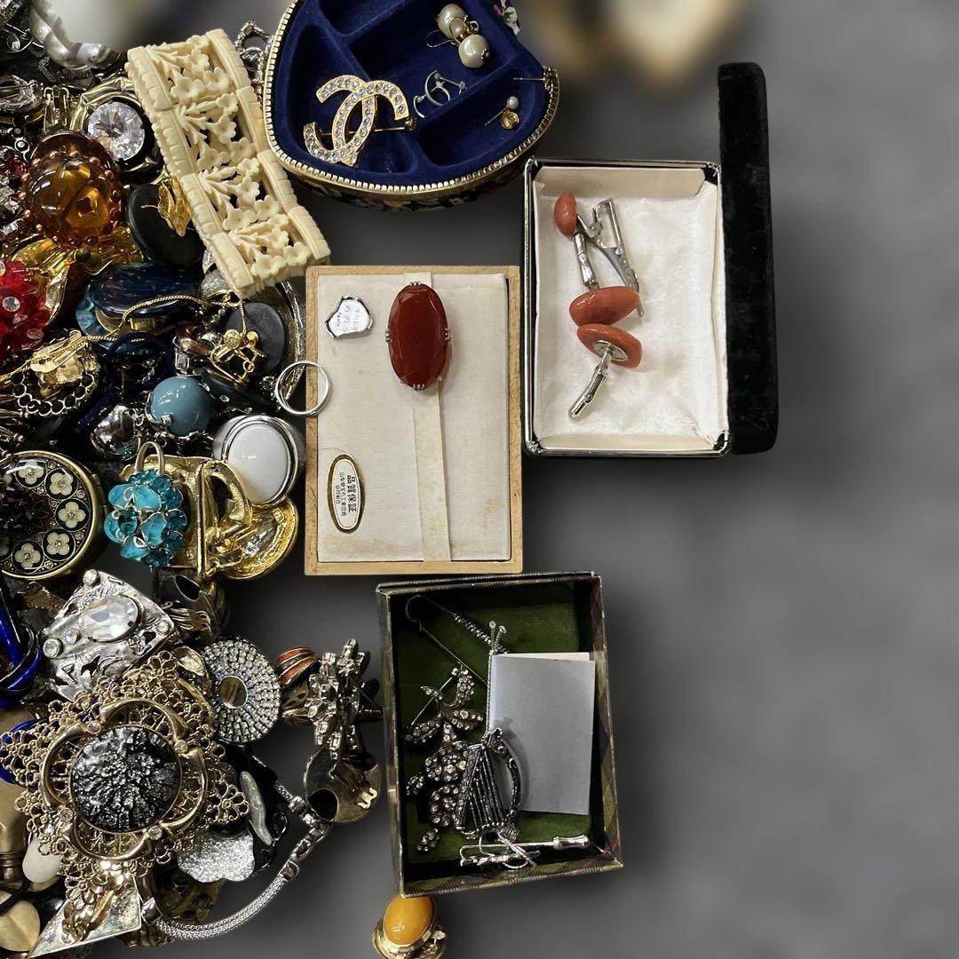 W*E様 アクセサリー　イヤリングネックレスなど　まとめ売り　9kgぐらい　現状