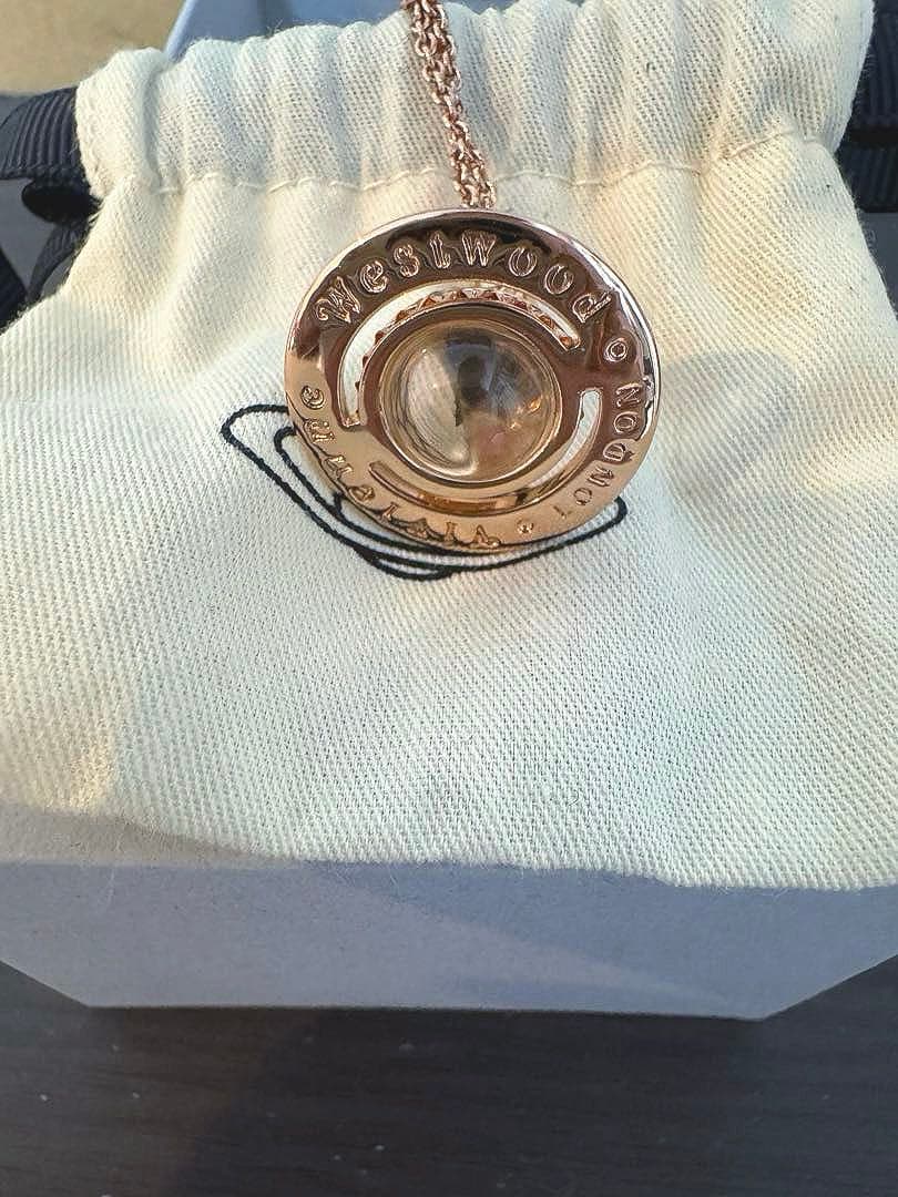 【新品未使用】Vivienne Westwood ペンダントネックレス　ピンク