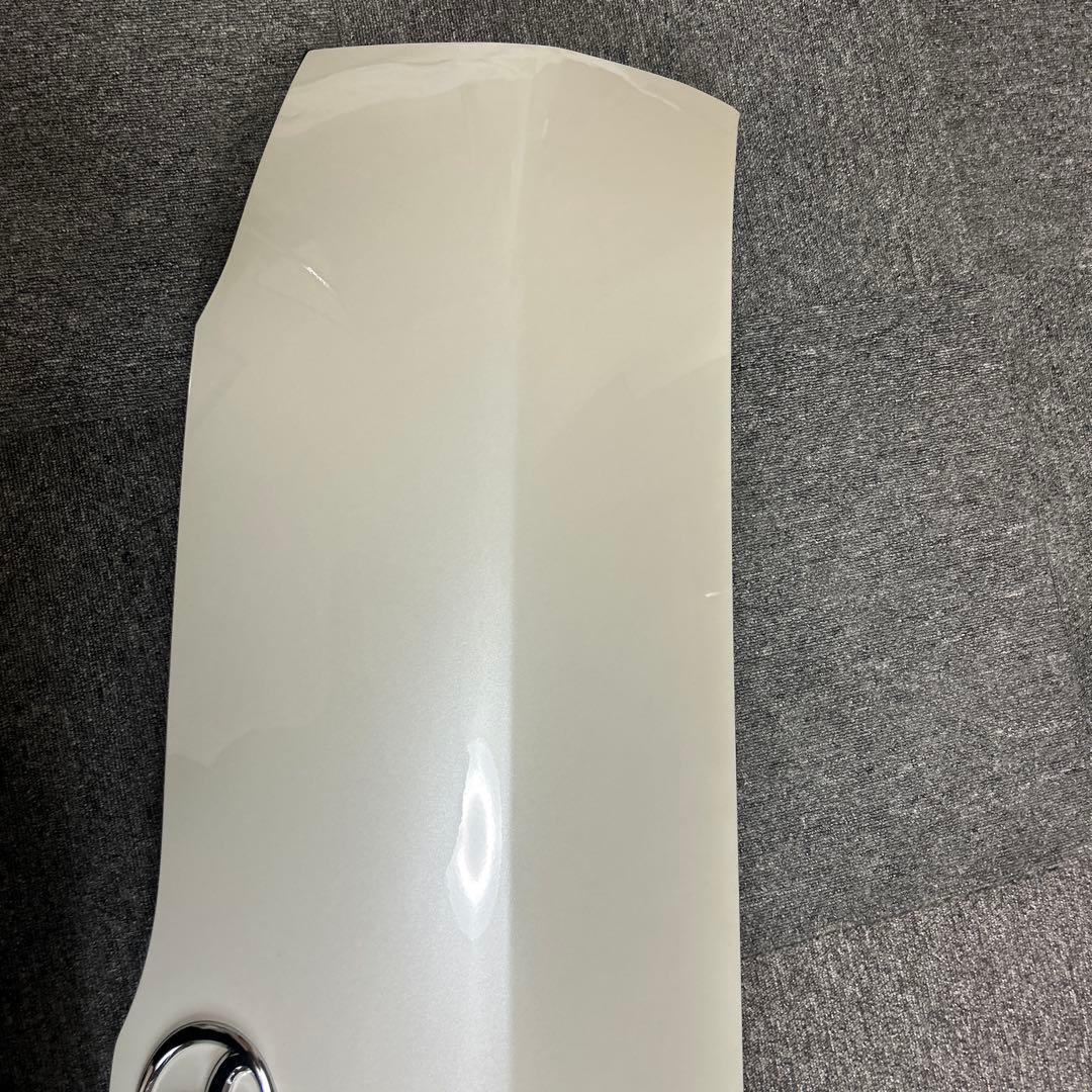 新車外し　200系 ハイエース 純正 ボンネット 070 ホワイトパール送料込み