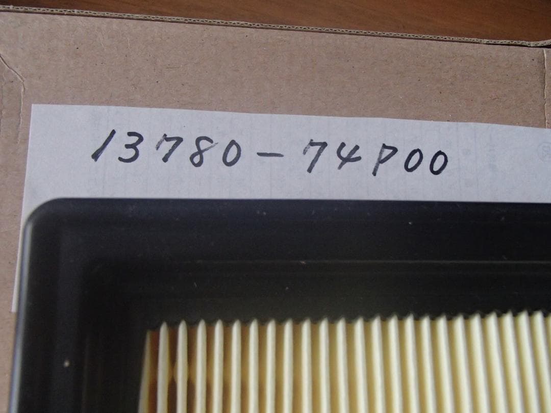 スズキ　純正オイルフィルター　純正プラグ　エアコン、エアーフィルター、パッド