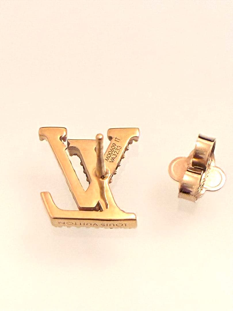 ルイヴィトンピアス片耳用　ラインストーンゴールド