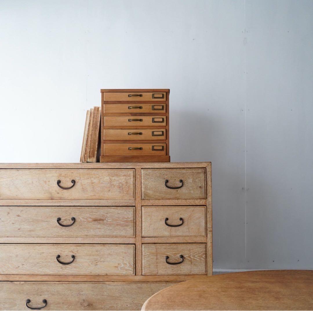 8杯の引き出しチェスト