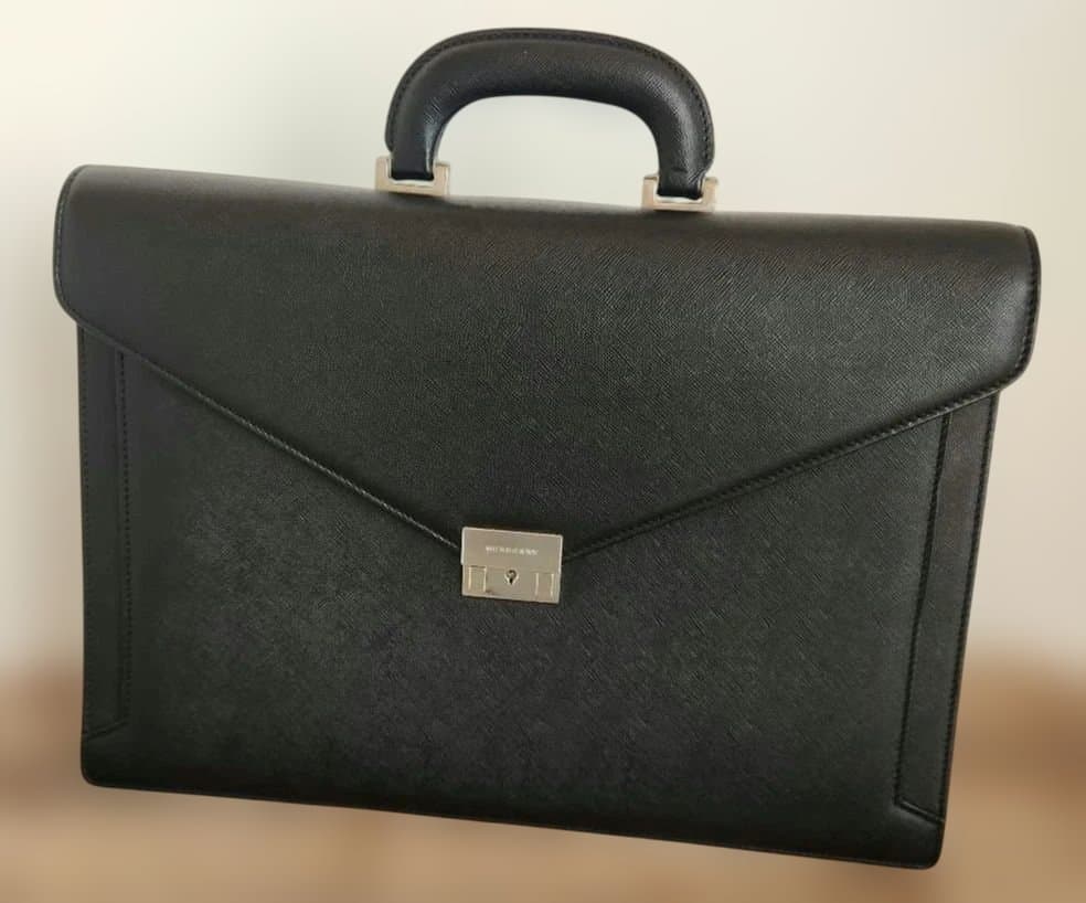 Burberry 高級ビジネスバッグ　ダレスバック　鍵付き　サフィアーノレザー