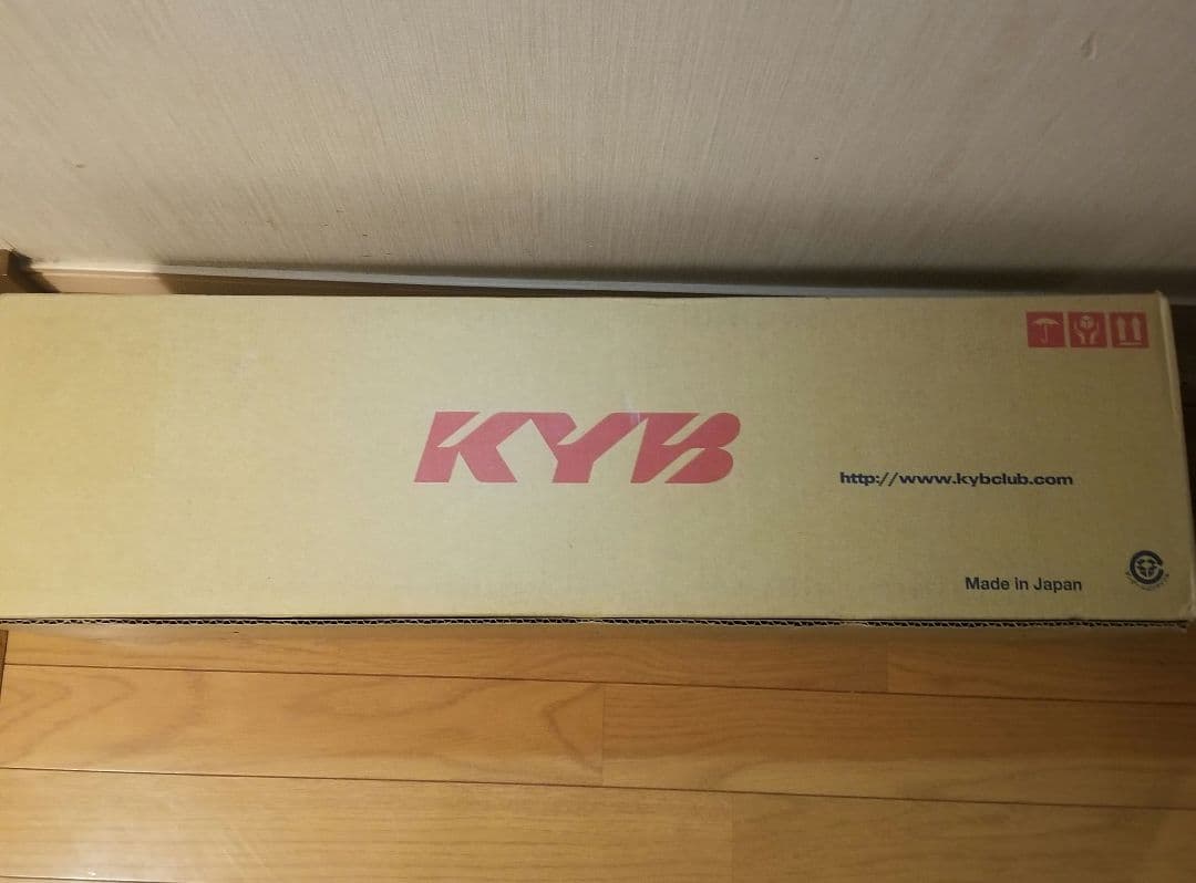 KYB トヨタ イプサム/ガイア/ナディア フロント左側 ショックアブソーバー