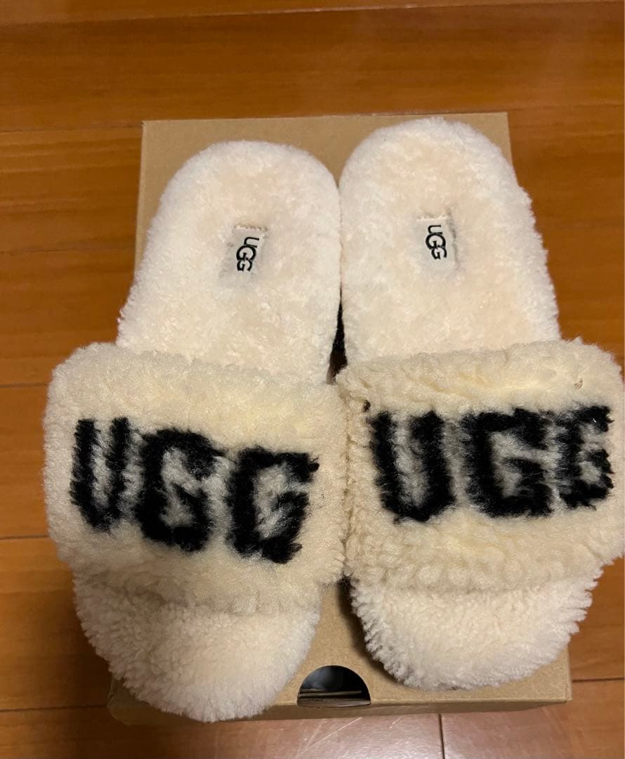 UGG コゼッタカーリーグラフィック
