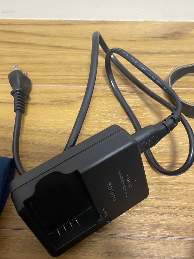 FUJIFILM デジタルカメラ　X-A1 セット　バッテリー3個　動作確認済み