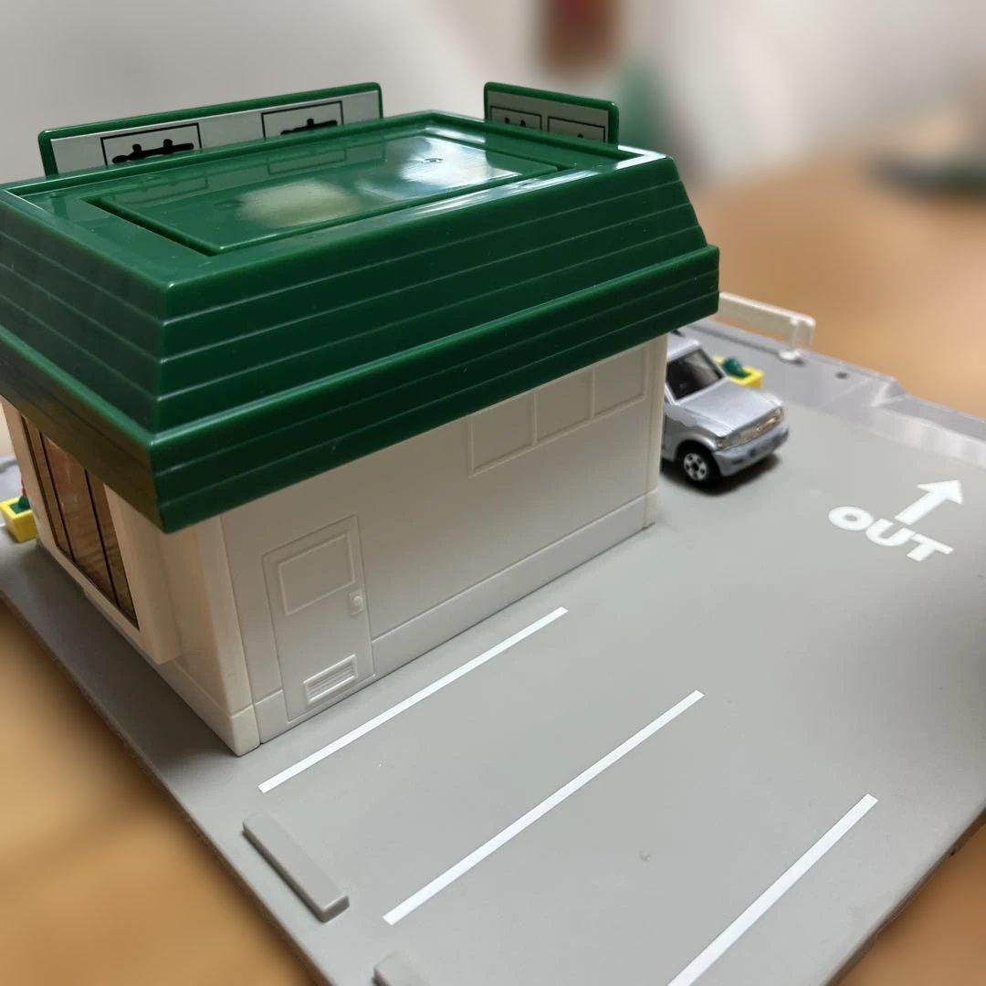 に*)様 トミカタウンすかいらーく