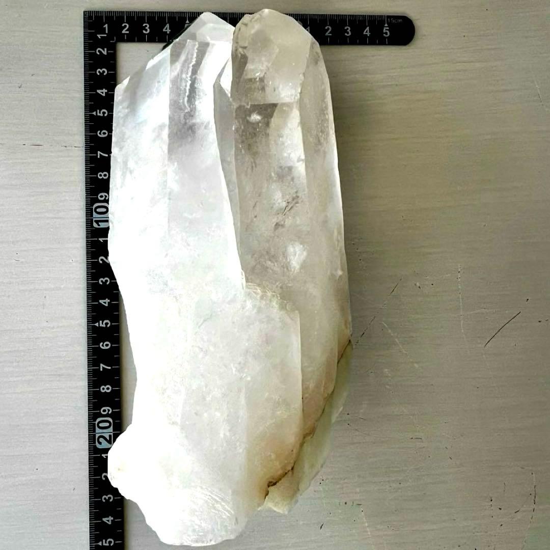 天然石　原石　大型水晶ポイント　2030g パワーストーン