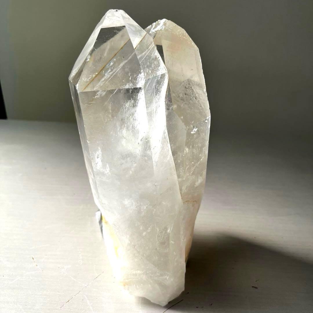 天然石　原石　大型水晶ポイント　2030g パワーストーン