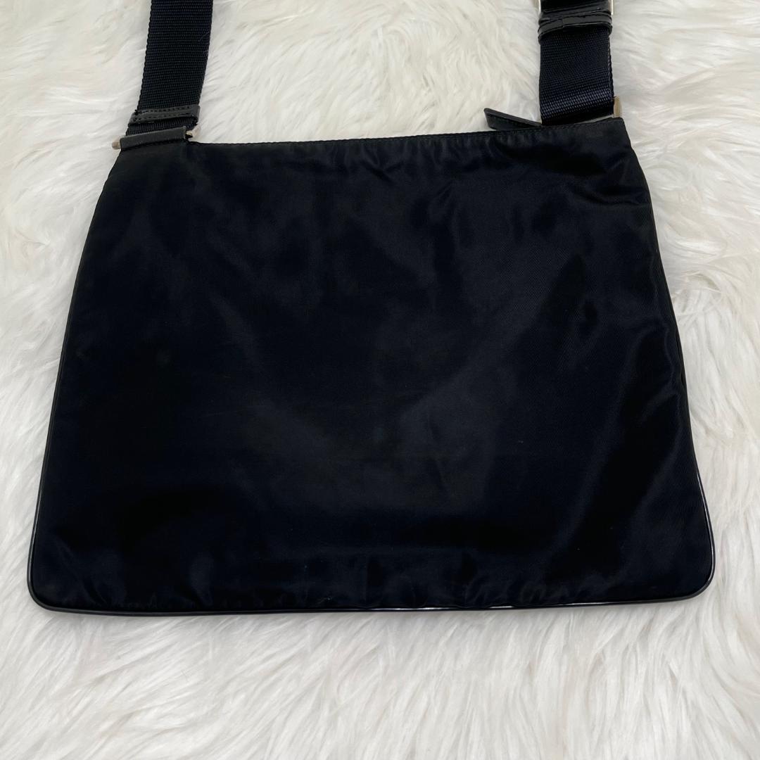 美品✨PRADA プラダ　ナイロン ショルダーバッグ　三角プレート　白タグあり