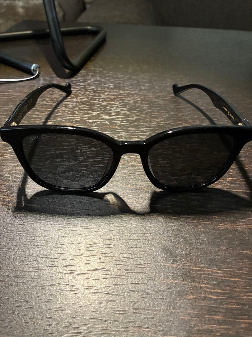 グッチ　ブラックサングラス
