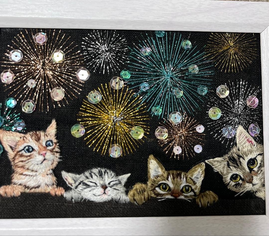 タ*ー様 ハンドメイド刺繍フレーム　夜空いっぱいの花火とニャンズ