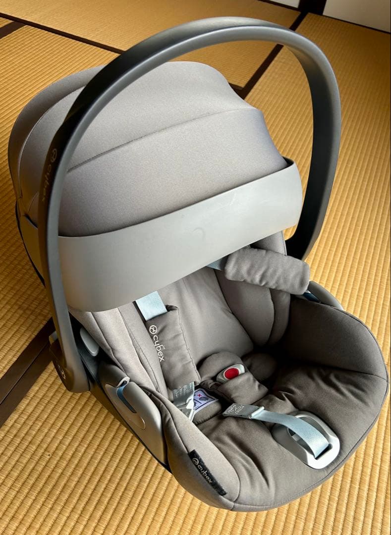 cybex サイベックス　チャイルドシート（ベビーシート）　車載回転台座付き