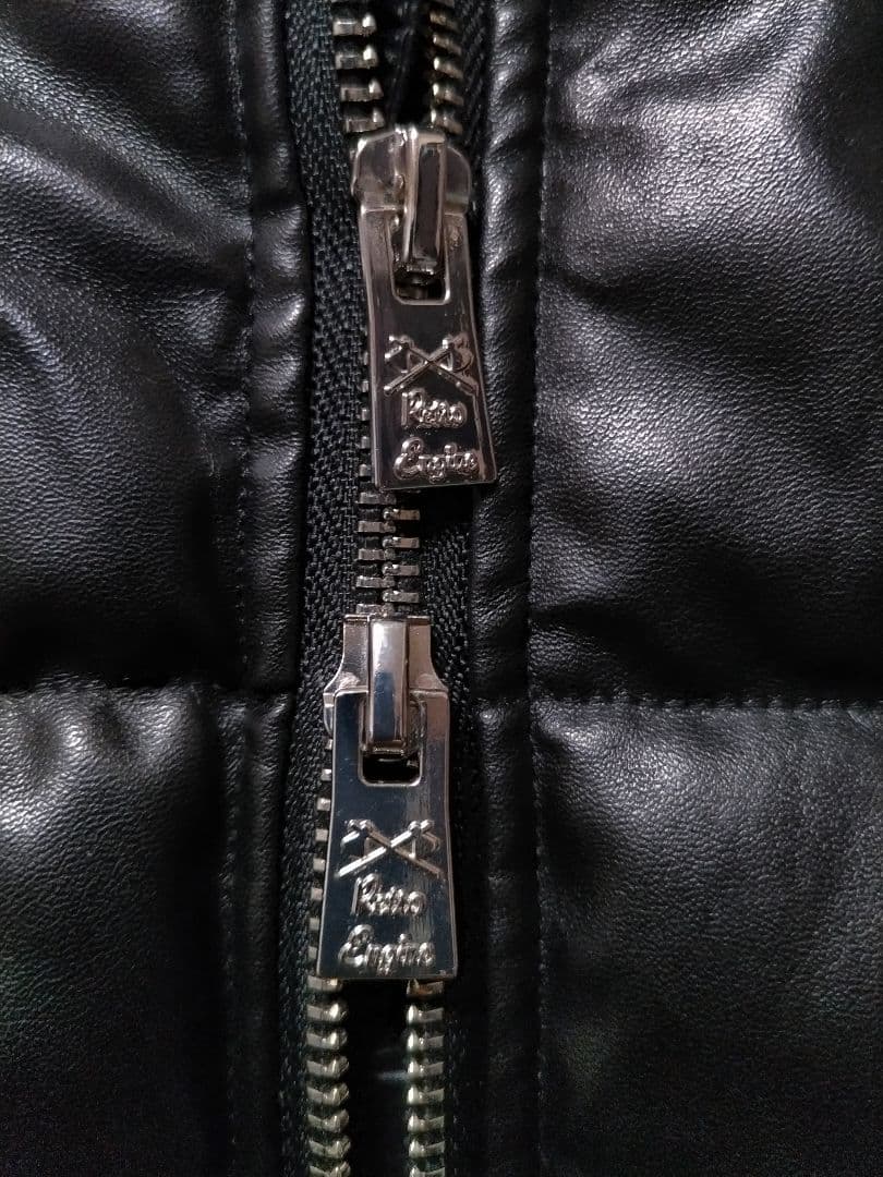 アダムスジャグラー　レトロエンジン　エコ レザー　中綿　ベスト　黒