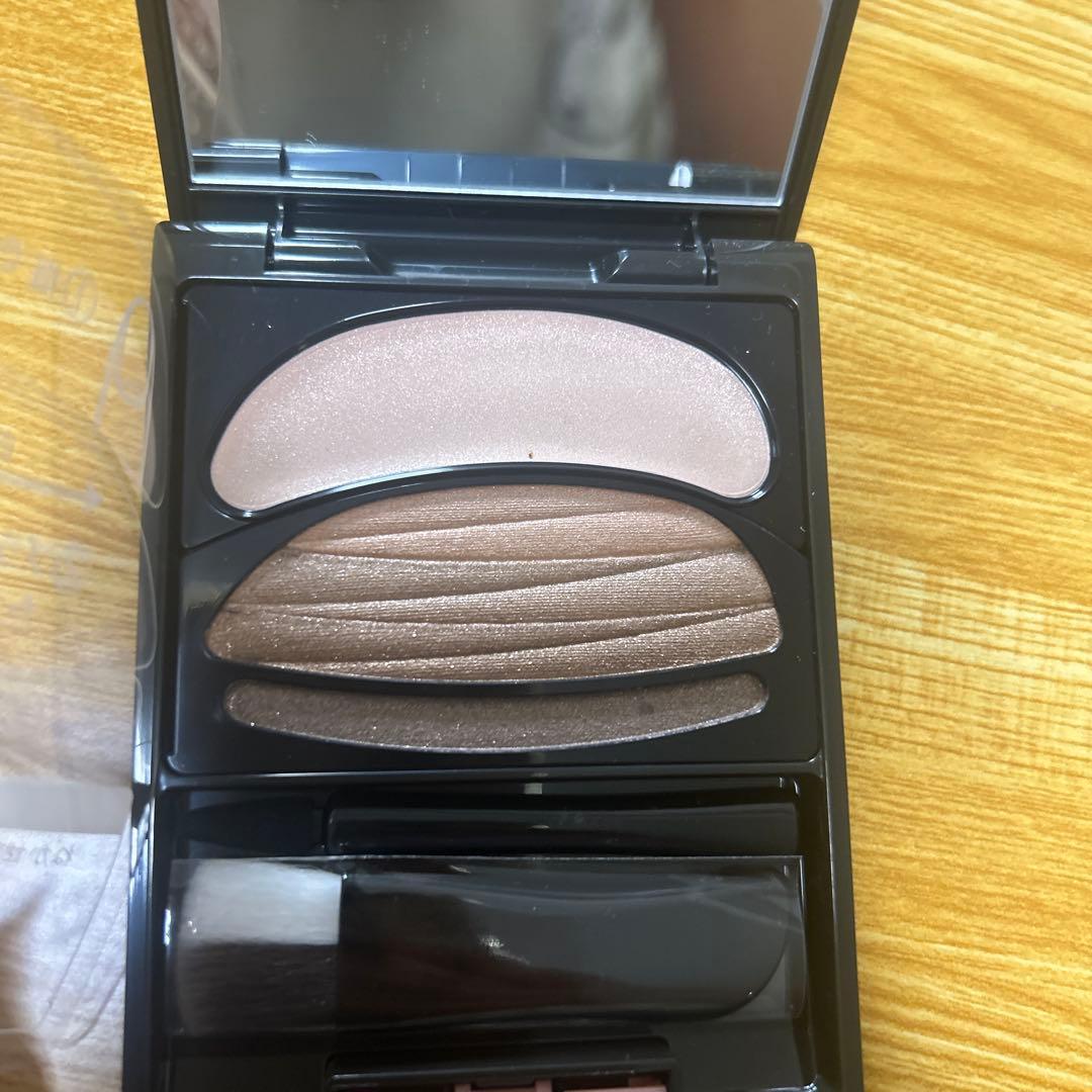 オーブ ブラシひと塗りシャドウ 561 ブラウン系