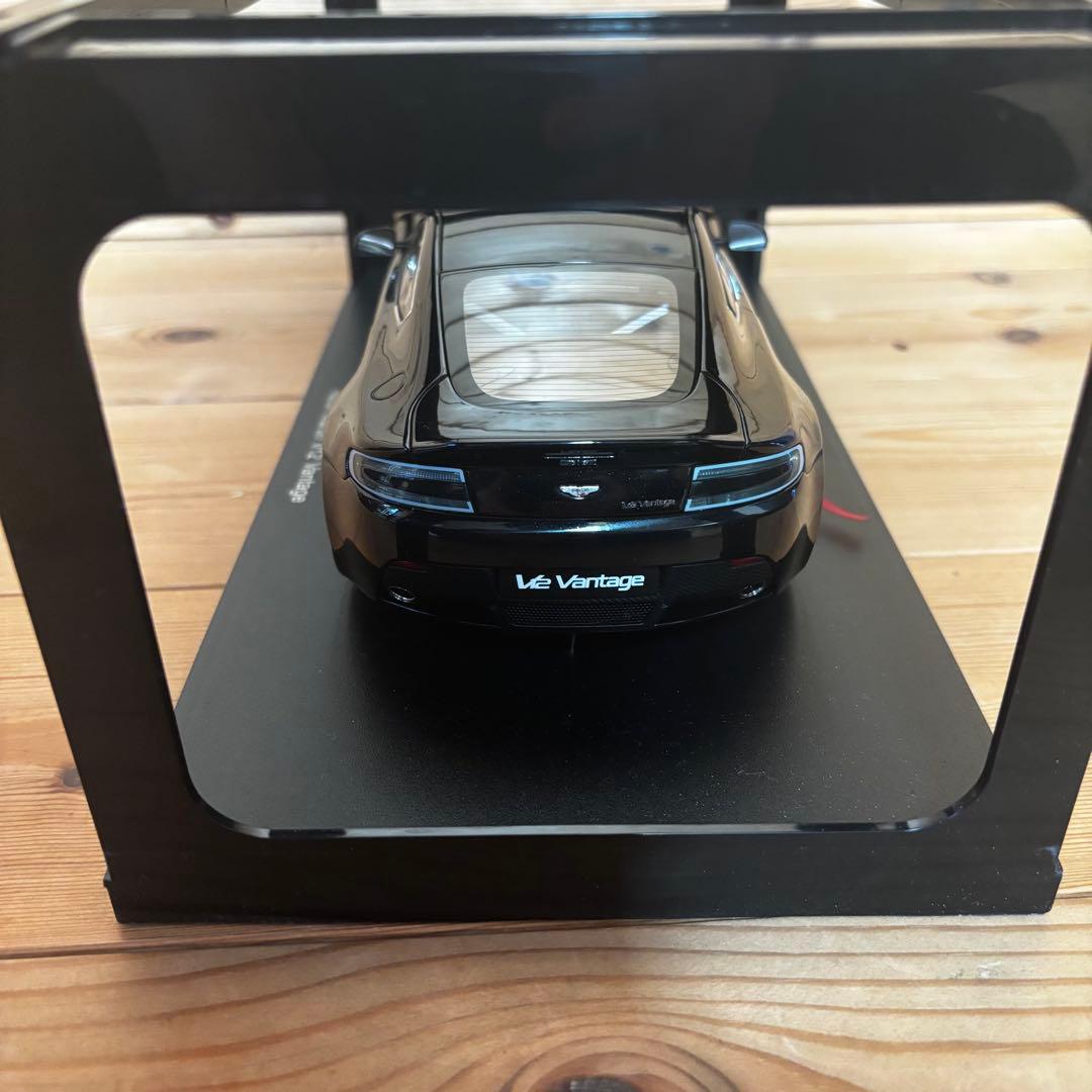 ミニカー 1/18 AUTOart ASTON MARTIN V12 Vantage