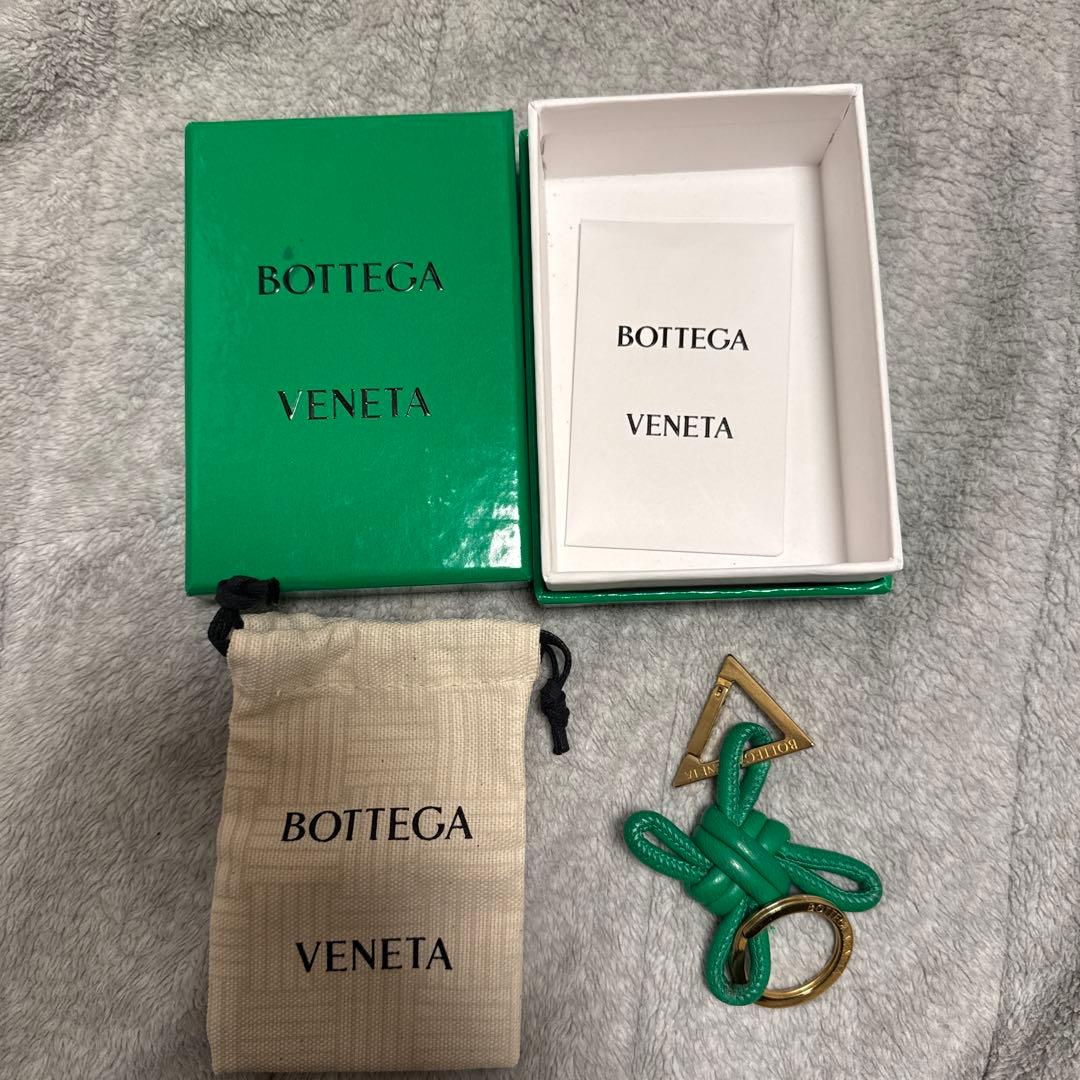 BOTTEGA VENETA グリーンレザーキーホルダー