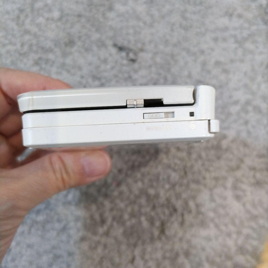 ニンテンドー3DS 本体＆充電器ホワイト　＆　ソフト2