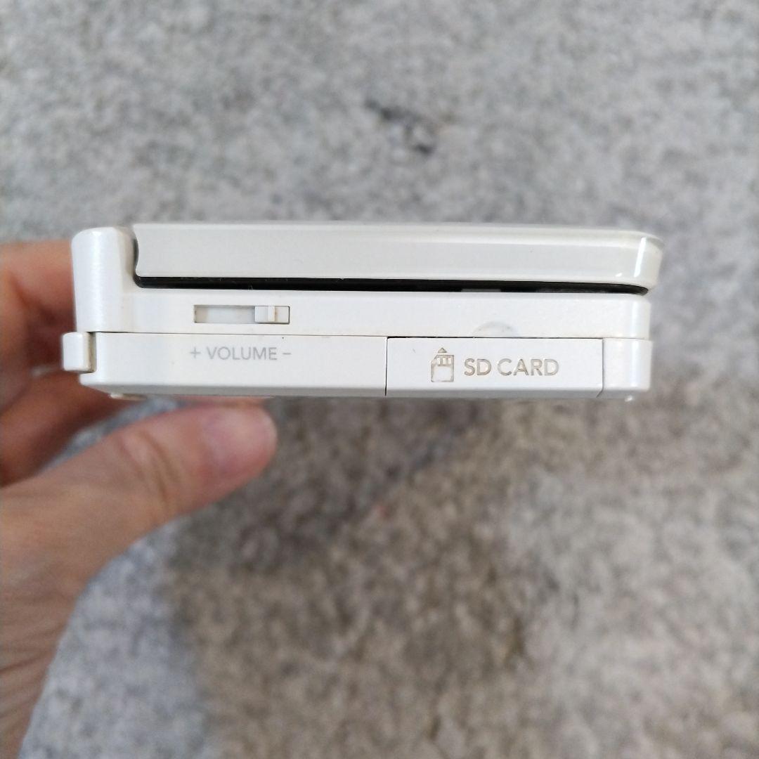 ニンテンドー3DS 本体＆充電器ホワイト　＆　ソフト2