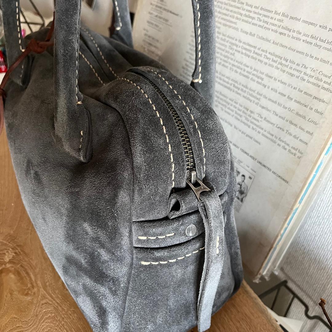 グレー スエード ボストンバッグ　kudu革ボストンバッグ　シンプル　秋冬バッグ