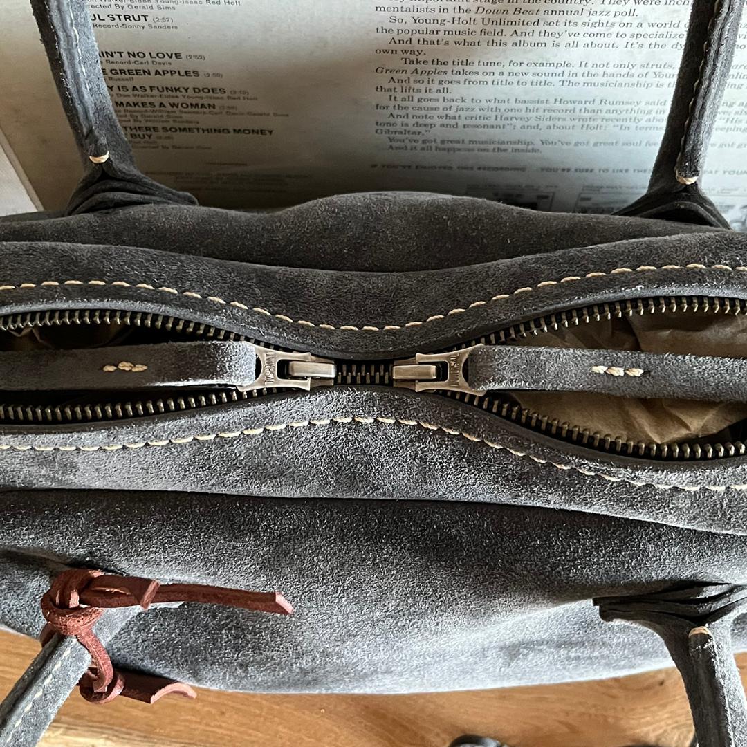 グレー スエード ボストンバッグ　kudu革ボストンバッグ　シンプル　秋冬バッグ