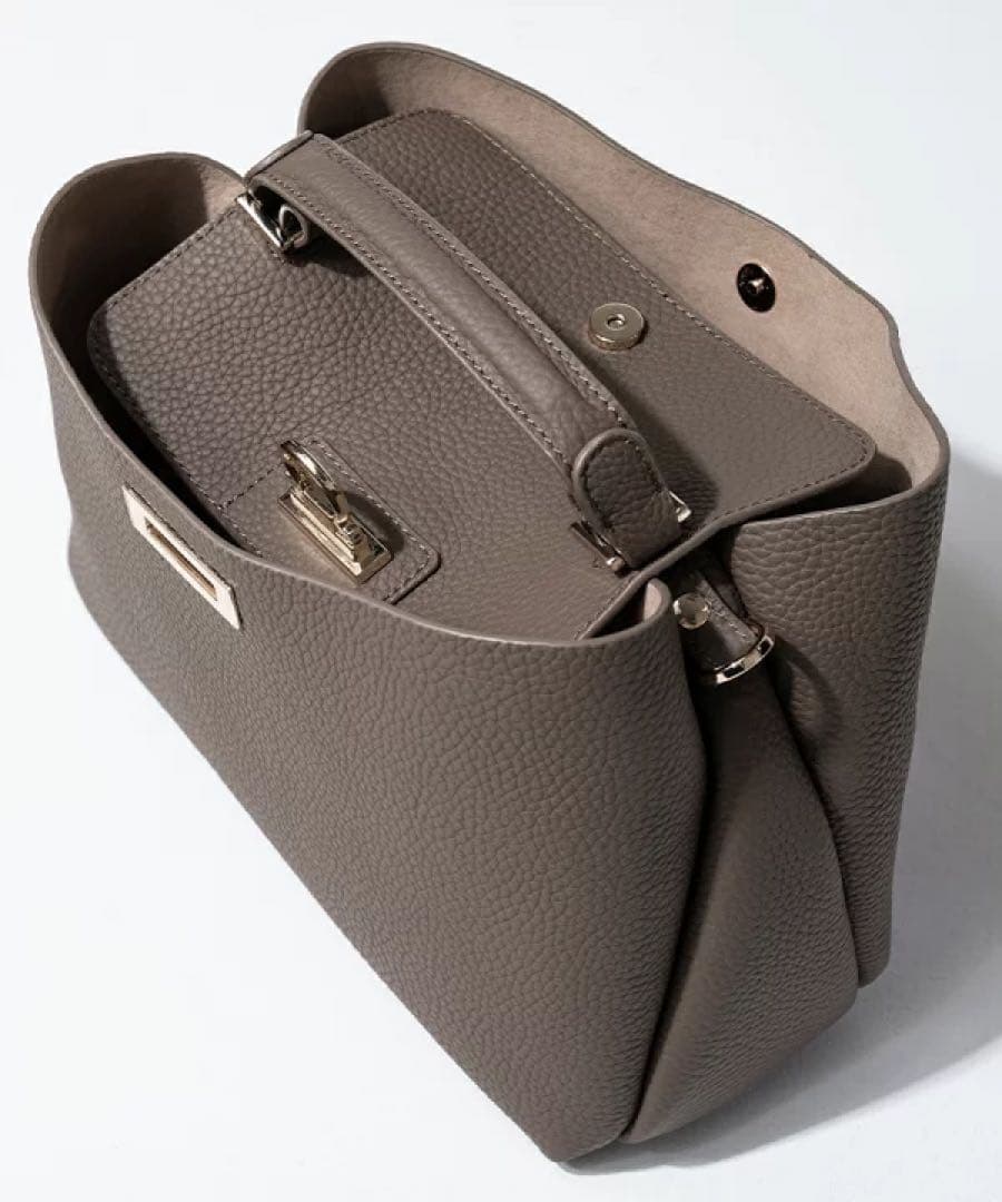 HAYNI ヘイニ　斜めがけ 黒 レザー ハンドバッグ　セレモニーバッグ