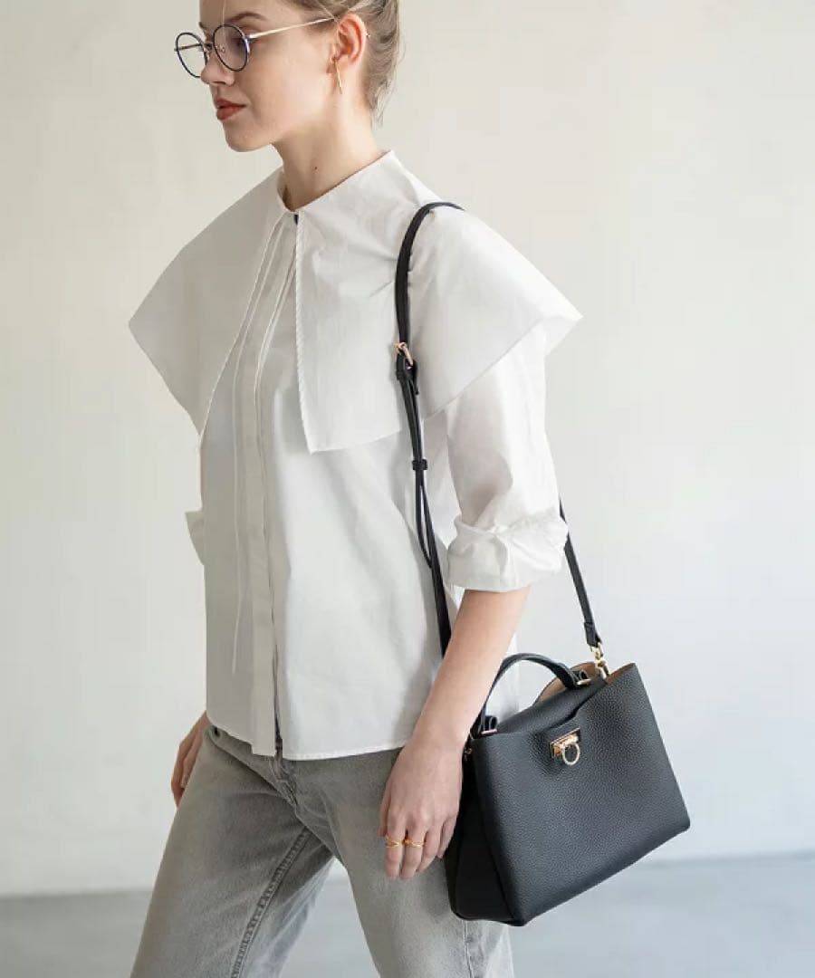 HAYNI ヘイニ　斜めがけ 黒 レザー ハンドバッグ　セレモニーバッグ