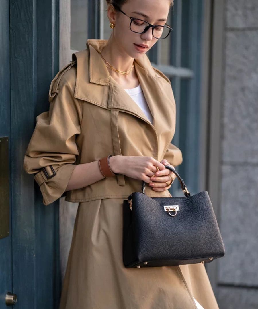 HAYNI ヘイニ　斜めがけ 黒 レザー ハンドバッグ　セレモニーバッグ