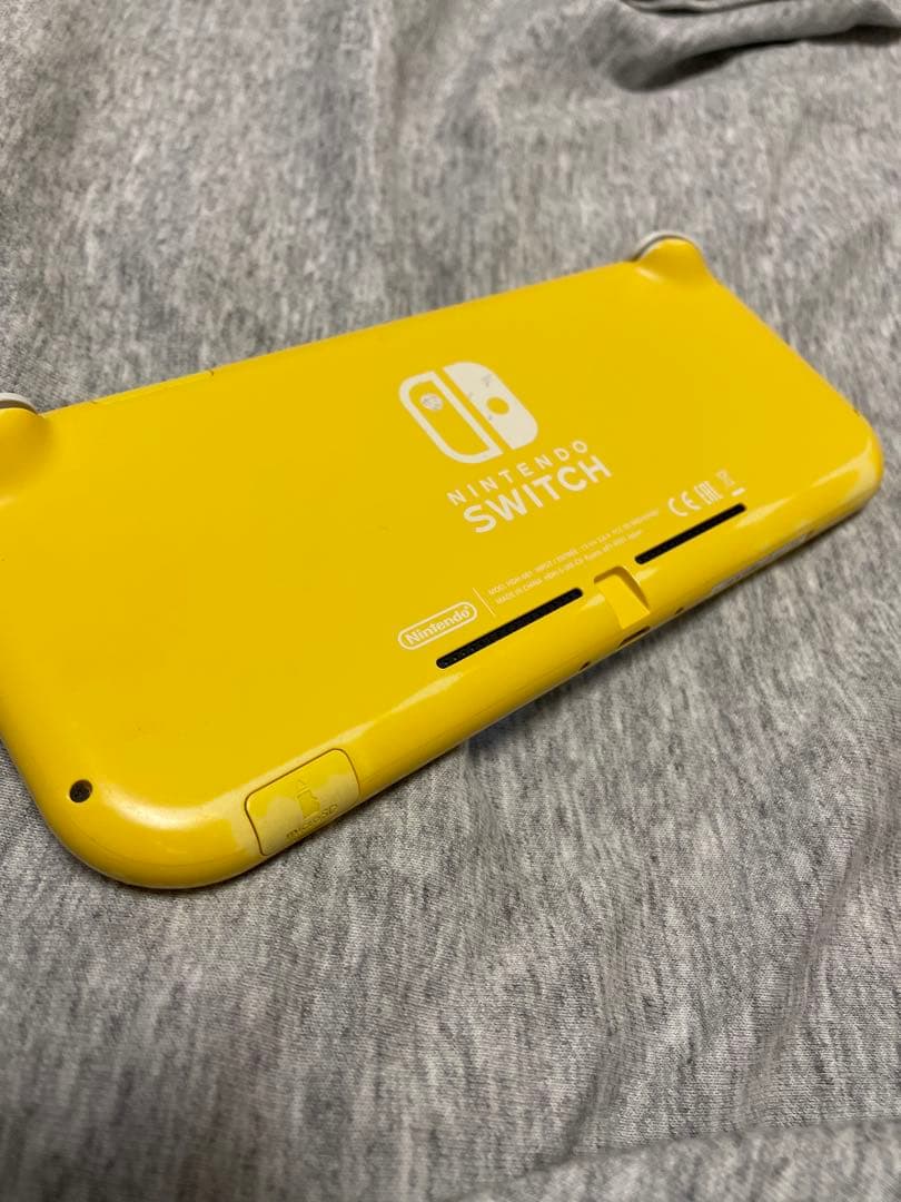 Nintendo Switch light ジャンク品　イエロー　黄色　中古