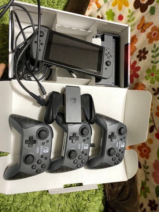 スイッチ　本体　コントローラー　付き