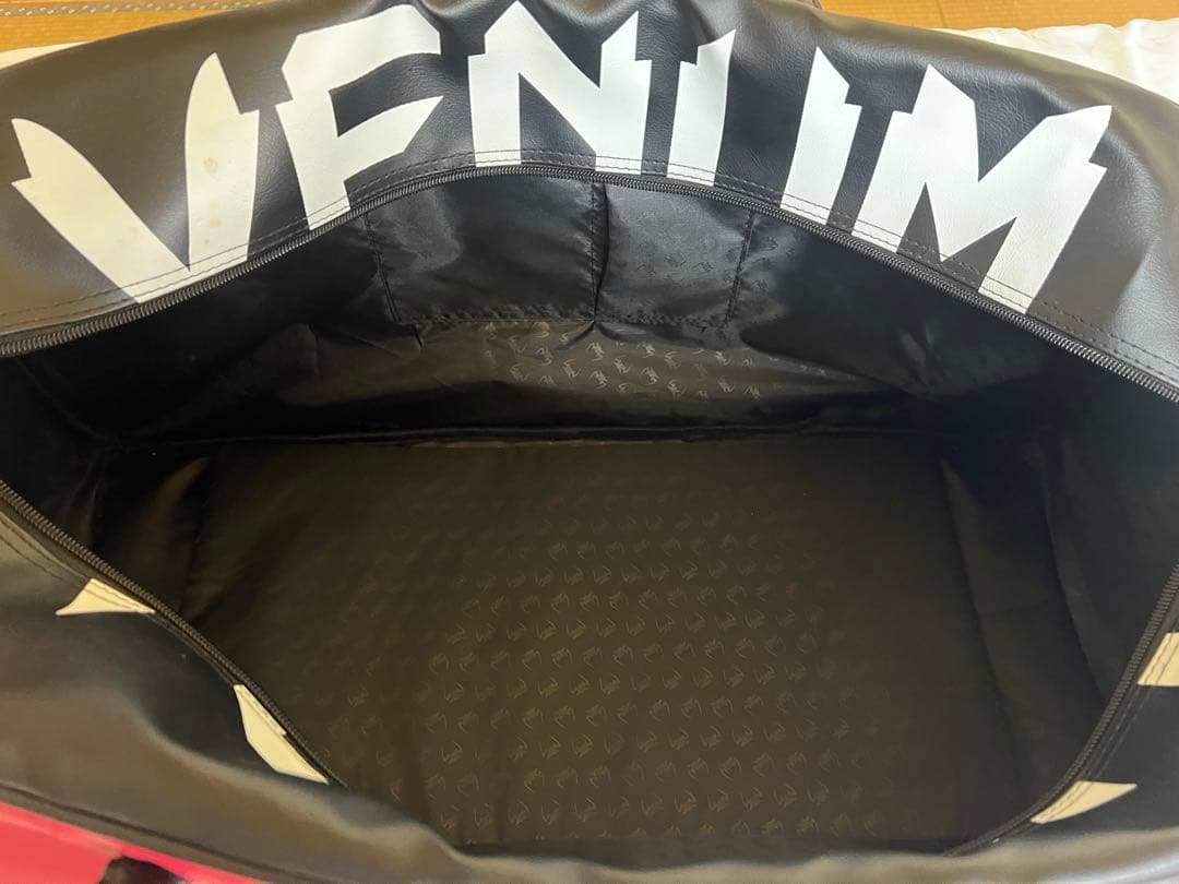 VENUM ダッフルバッグ 赤/黒