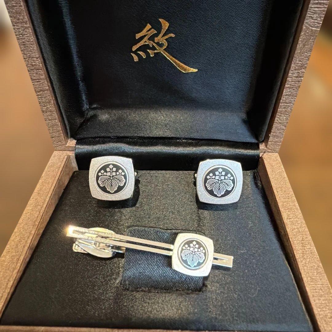 【家紋】　純銀　ネクタイピン・カフスボタンのセット