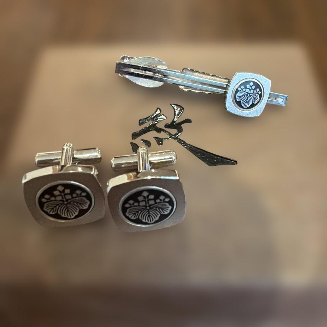 【家紋】　純銀　ネクタイピン・カフスボタンのセット