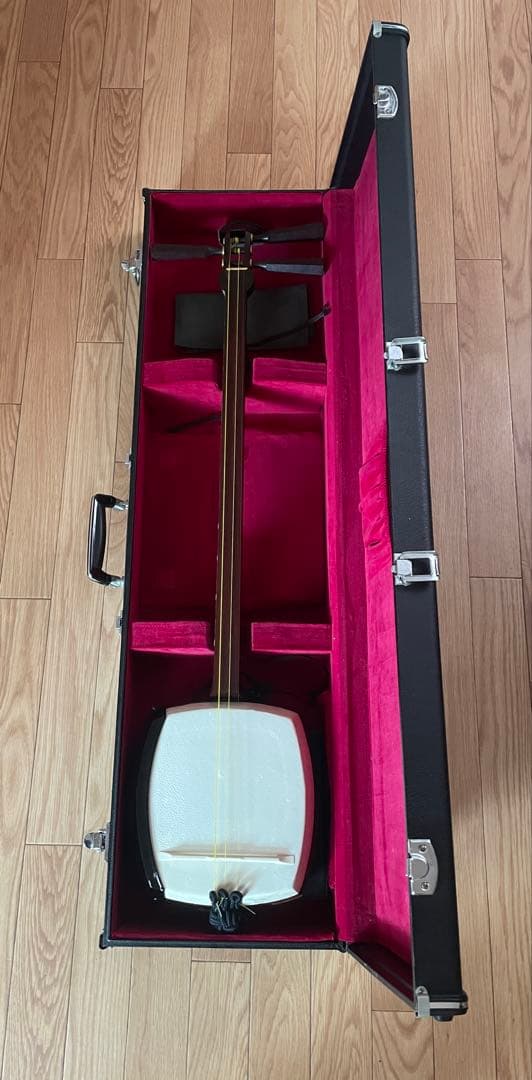 津軽三味線 紅木 全長101cm 棹3.3 撥・ケースなど付属品付　たのメル便