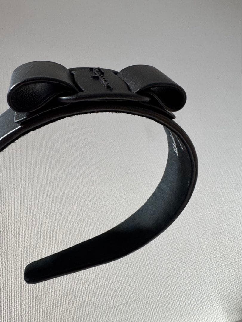 Ferragamo ブラックリボン ヘアバンド