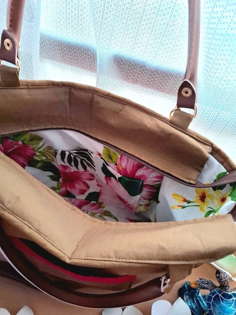 ハワイアンキルト　横長バッグ　2WAY　ファスナー付き　ハイビスカス