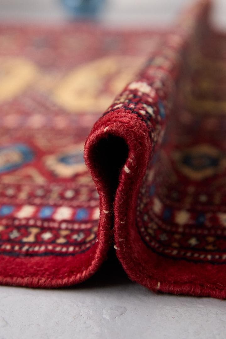 ヴィンテージラグ　トライバルラグ　パキスタン産（118×83cm）赤　ベージュ