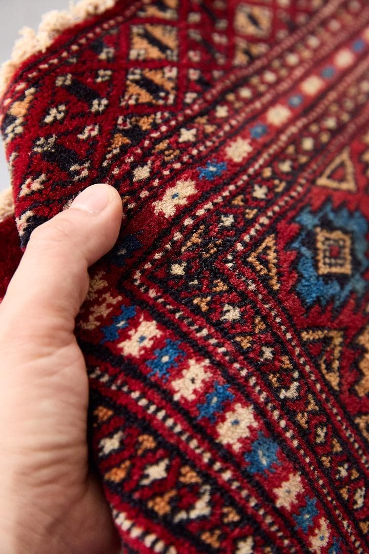 ヴィンテージラグ　トライバルラグ　パキスタン産（118×83cm）赤　ベージュ