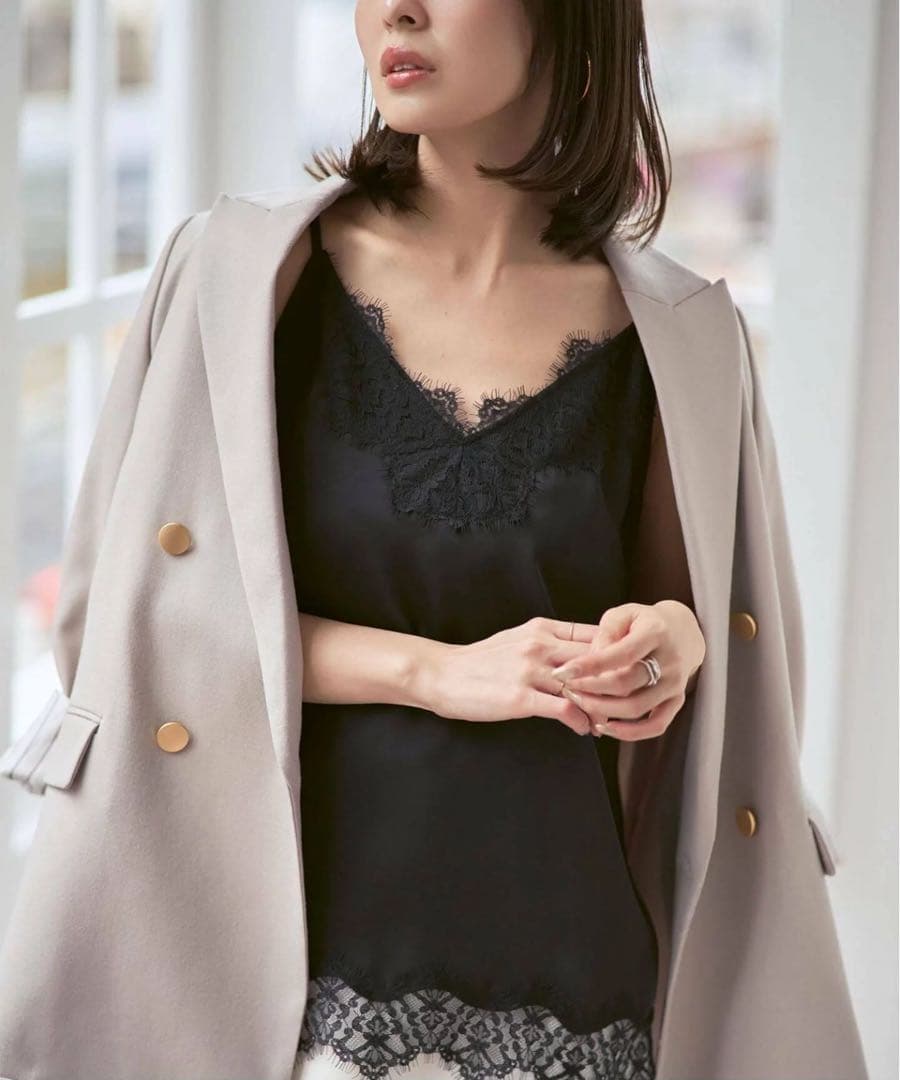 新作！NOBLE リバーレーストリミングサテンキャミソール