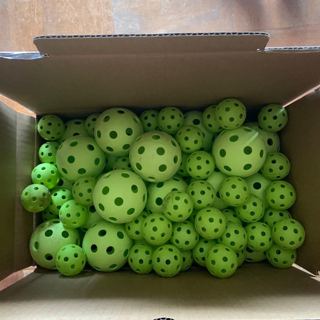 野球練習用穴あきボール 大小セット100個、防球ネット付き（バラ売り可）