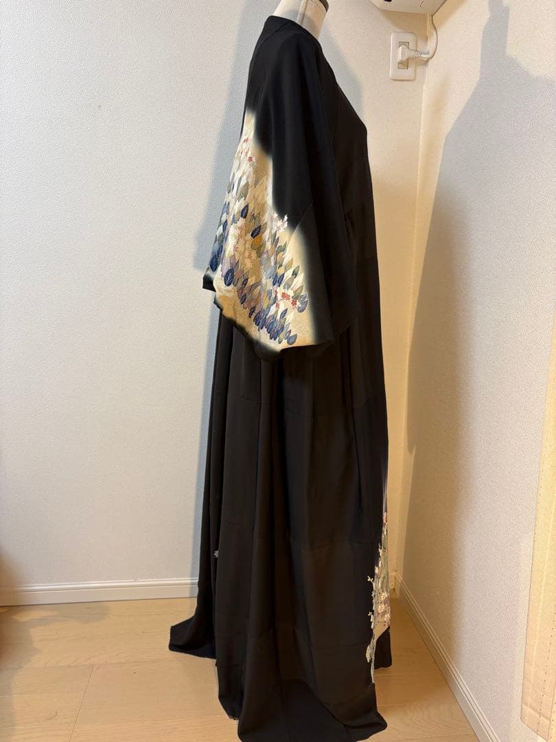 黒留袖リメイクワンピース　スカート部分切り替え－湖と森の風景 ―留袖ドレス