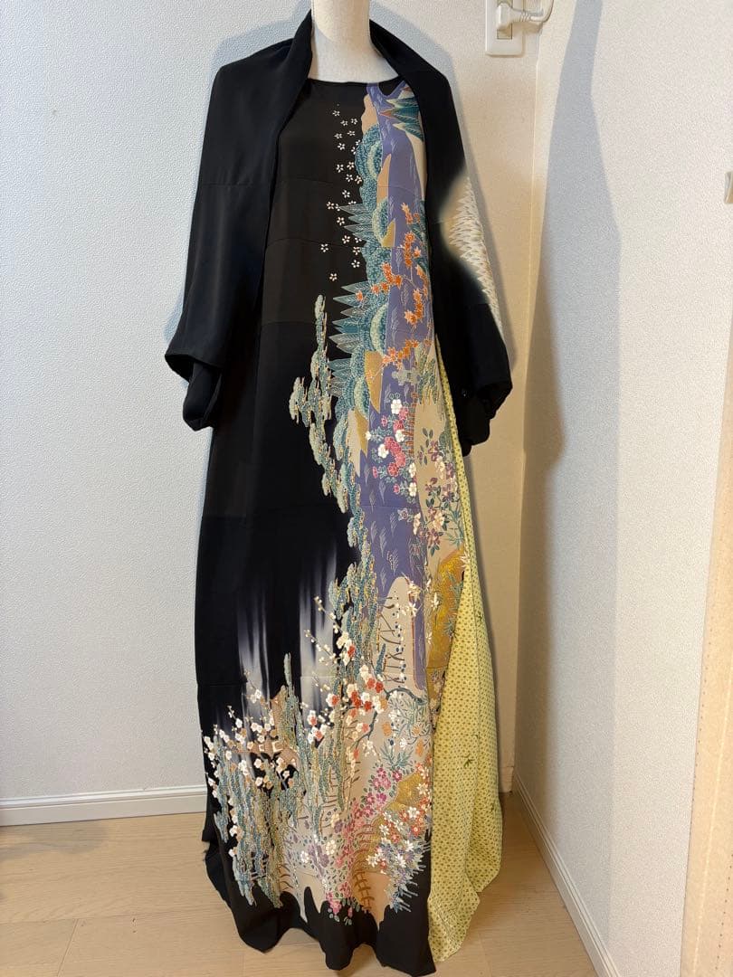 黒留袖リメイクワンピース　スカート部分切り替え－湖と森の風景 ―留袖ドレス