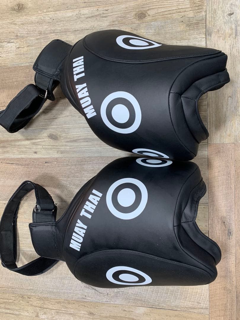 MUAY THAIメーカー太ももパッド 　ローキック、キックボクシング