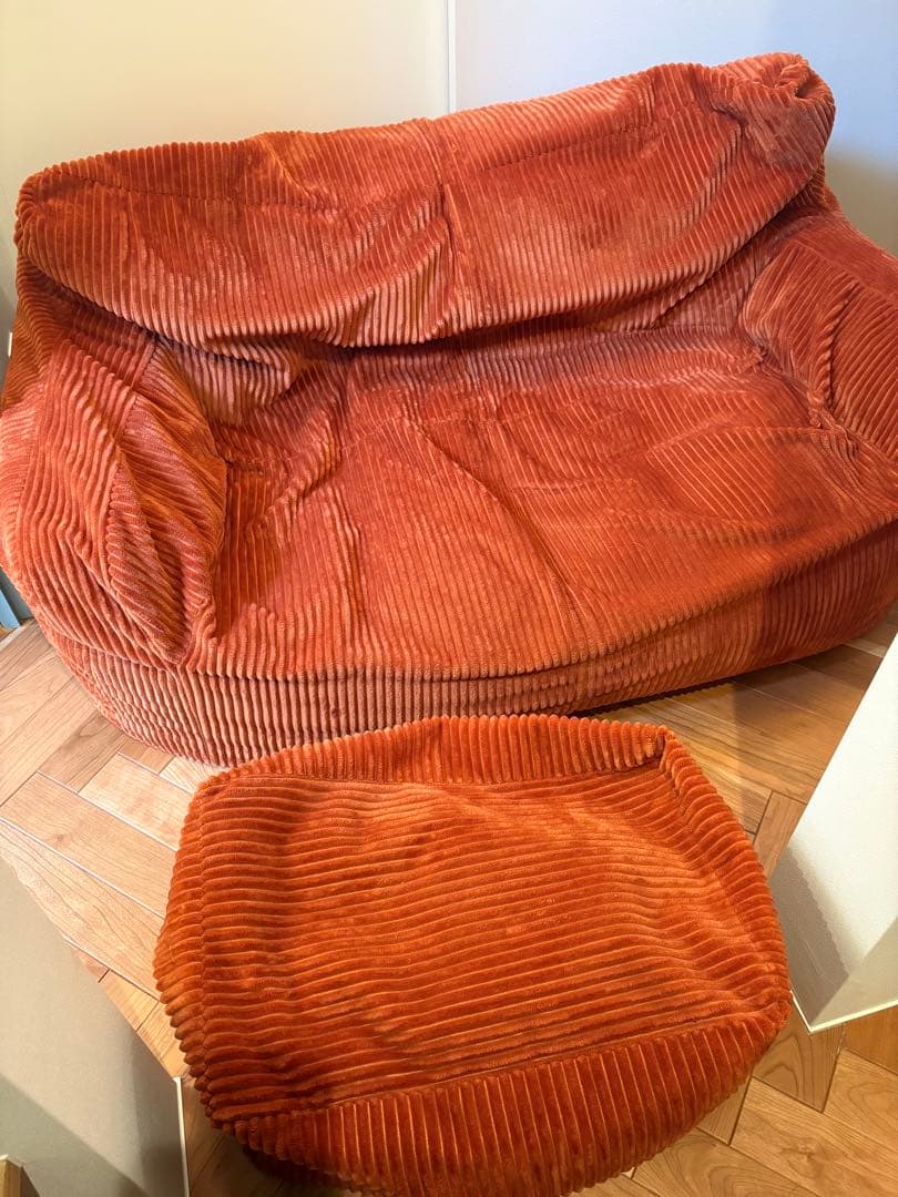 LOOSY 2人掛けビーズソファ　オットマン付き