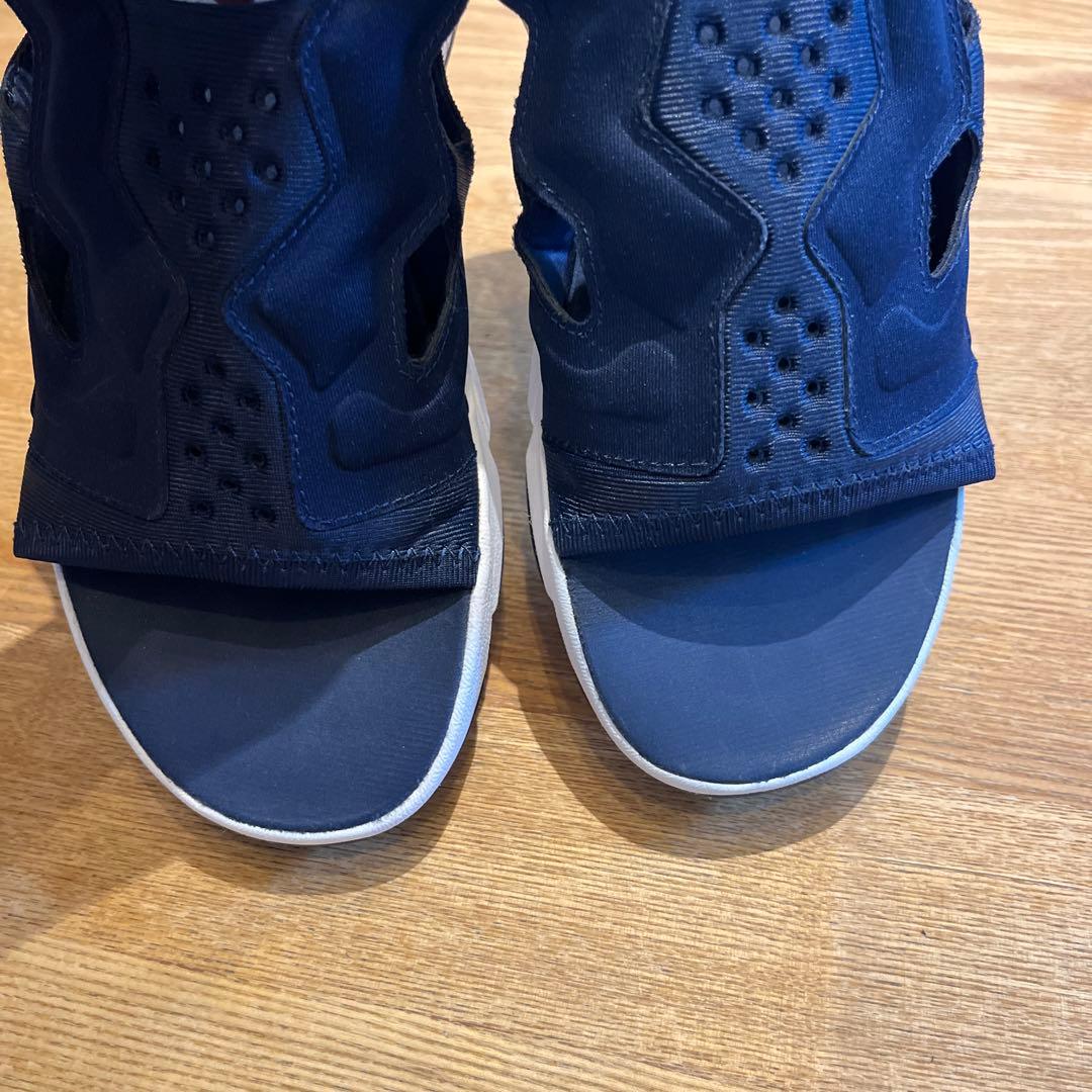 T.T　美品Reebok インスタポンプ サンダル ネイビー　28センチ