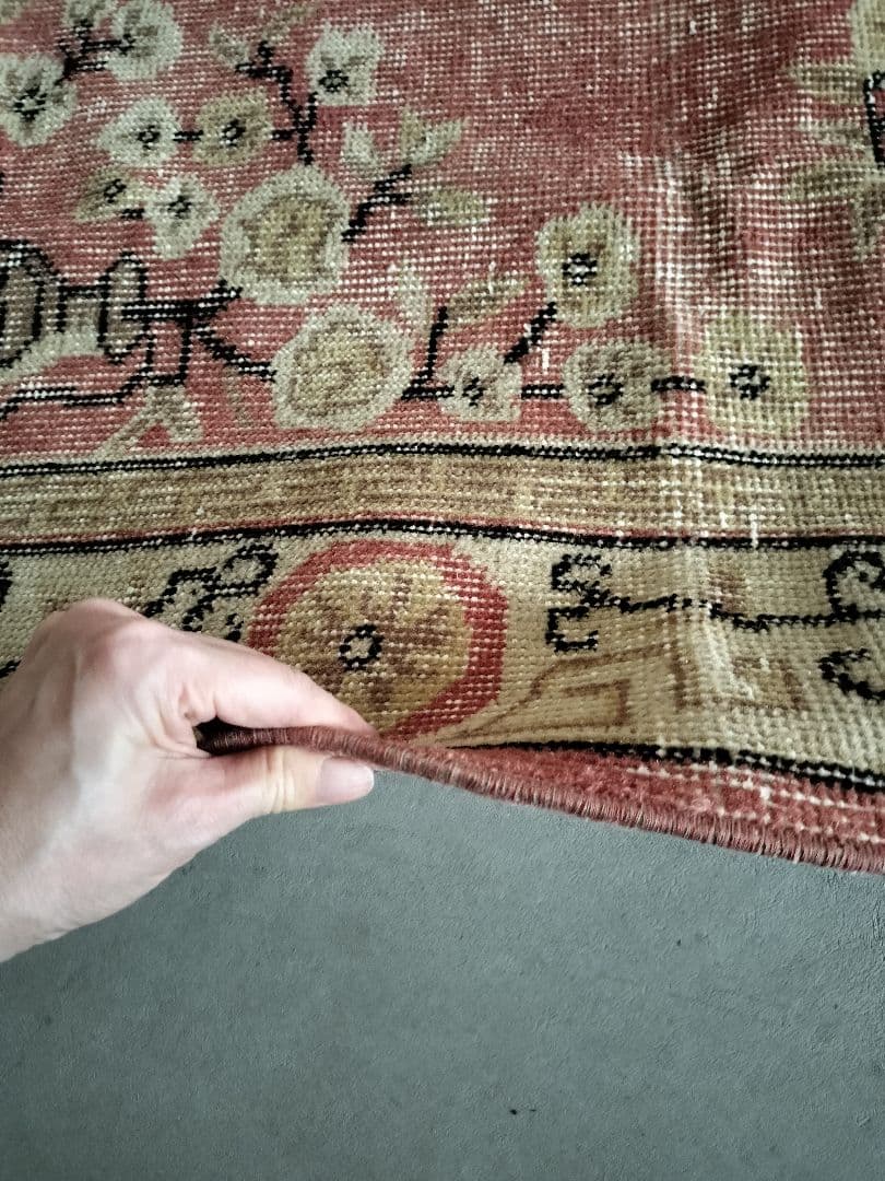 あせた赤のシノワズリラグ　ヴィンテージトルコラグ　No.665