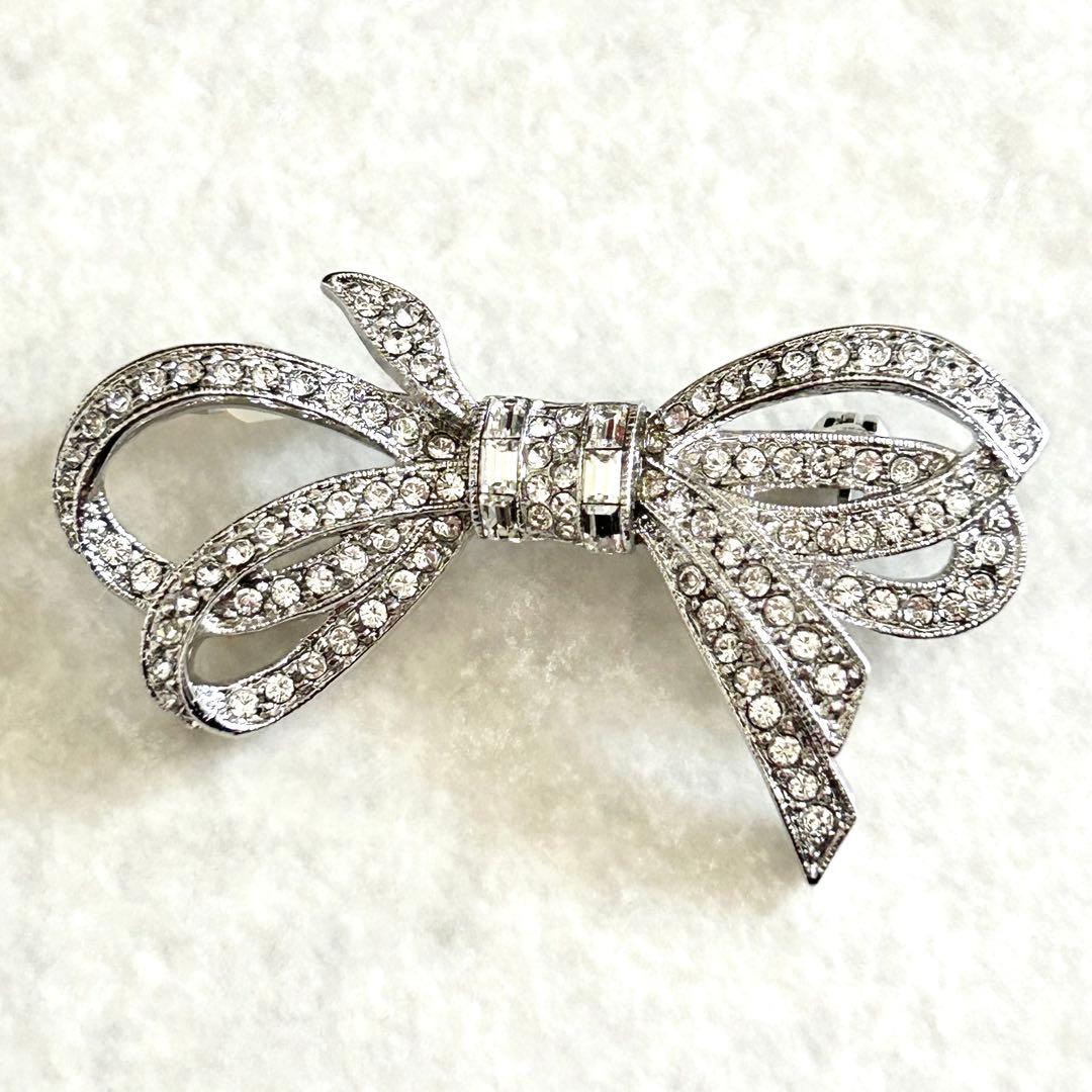 フォクシー｜FOXEY リボン ブローチ シルバー ラインストーン