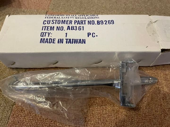 インパラ63.64クーペ　ルームミラーブラケット