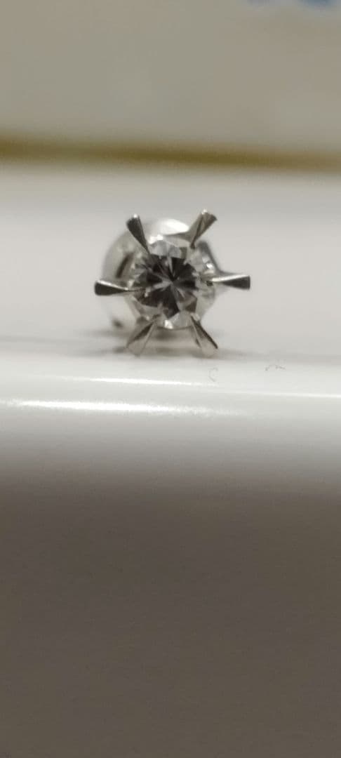 ダイヤ　プラチナ　WG 片耳ピアス